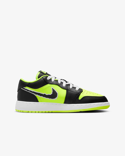 Junior Air Jordan 1 Low Shoe